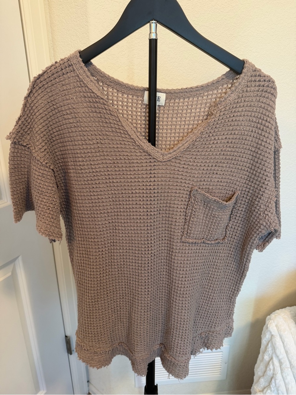 BKE Taupe Waffle Knit Oversized Top Raw Hem Short Sleeve Large V-Neck